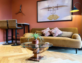 The Aviator's Attic - Luxury City Centre Retreat